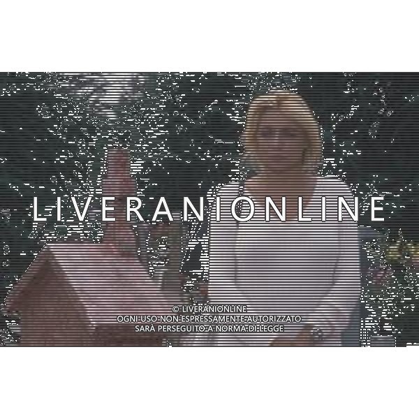 DIAP-RETROSPETTIVA MARA VENIER ATTIRCE E PRESENTATRICE TELEVISIVA NELLA FOTO MARA VENIER SUL SET DEL FILM“IL GOAL DI MARTIN PESCATORE “NELL\'ANNO 1997 AG ALDO LIVERANI SAS