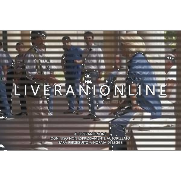 DIAP-RETROSPETTIVA MARA VENIER ATTIRCE E PRESENTATRICE TELEVISIVA NELLA FOTO IL REGISTA RUGGERO MITI SUL SET DEL FILM“IL GOAL DI MARTIN PESCATORE “NELL\'ANNO 1997 AG ALDO LIVERANI SAS