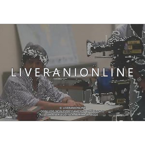 DIAP-RETROSPETTIVA MARA VENIER ATTIRCE E PRESENTATRICE TELEVISIVA NELLA FOTO IL REGISTA RUGGERO MITI SUL SET DEL FILM“IL GOAL DI MARTIN PESCATORE “NELL\'ANNO 1997 AG ALDO LIVERANI SAS