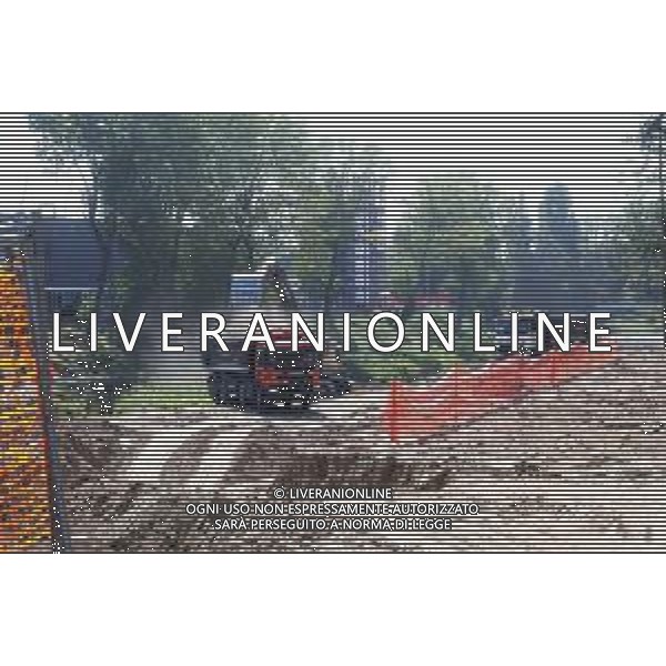 IMOLA 11 08 2025 LUNGOFIUME ALTEZZA AUTODROMO ENZO E DINO FERRARI. LAVORI DI messa in sicurezza del tratto urbano del Lungofiume, che si estende dal ponte della Tosa fino a quello della ferrovia CON I FONDI EUROPEI PNRR NELLA FOTO LINGOFIUME DI SANTERNO ALTEZZA AUTODROMO ©SANNA - AGENZIA ALDO LIVERANI SAS