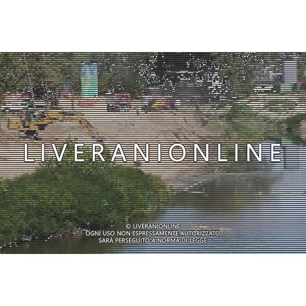 IMOLA 11 08 2025 LUNGOFIUME ALTEZZA AUTODROMO ENZO E DINO FERRARI. LAVORI DI messa in sicurezza del tratto urbano del Lungofiume, che si estende dal ponte della Tosa fino a quello della ferrovia CON I FONDI EUROPEI PNRR NELLA FOTO LINGOFIUME DI SANTERNO ALTEZZA AUTODROMO ©SANNA - AGENZIA ALDO LIVERANI SAS