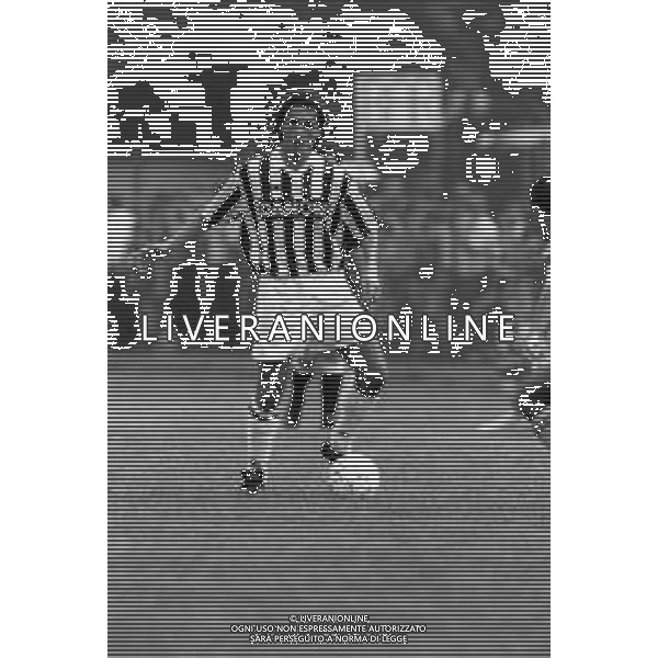 NEG- RETROSPETTIVA ANDREA FORTUNATO CALCIATORE NELLA FOTO ANDREA FORTUNATO CON LA MAGLIA DELLA JUVENTUS CALCIO NELL’ANNO 1993-1994 AGENZIA ALDO LIVERANI SAS