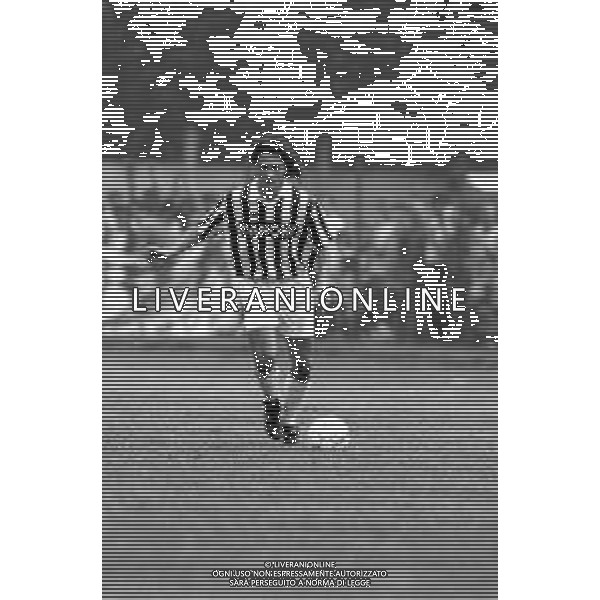 NEG- RETROSPETTIVA ANDREA FORTUNATO CALCIATORE NELLA FOTO ANDREA FORTUNATO CON LA MAGLIA DELLA JUVENTUS CALCIO NELL’ANNO 1993-1994 AGENZIA ALDO LIVERANI SAS