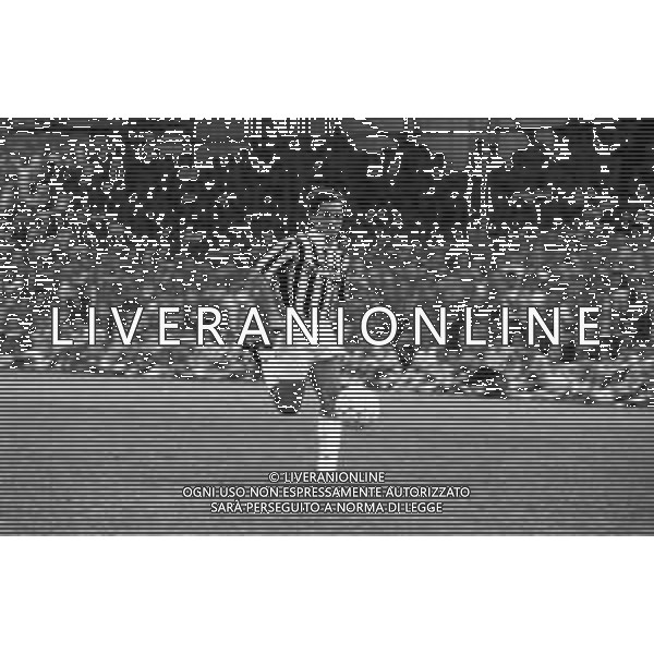 NEG- RETROSPETTIVA ANDREA FORTUNATO CALCIATORE NELLA FOTO ANDREA FORTUNATO CON LA MAGLIA DELLA JUVENTUS CALCIO NELL’ANNO 1993-1994 AGENZIA ALDO LIVERANI SAS
