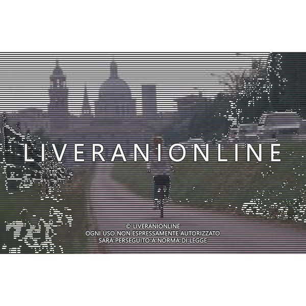DIAP-RETROSPETTIVA MARA VENIER ATTIRCE E PRESENTATRICE TELEVISIVA NELLA FOTO MARA VENIER CON LORENZO DE ANGELIS SUL SET DEL FILM “IL GOAL DEL MARTN PESCATORE “ AG ALDO LIVERANI SAS 