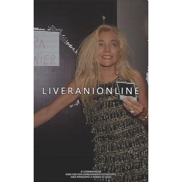 DIAP-RETROSPETTIVA MARA VENIER ATTIRCE E PRESENTATRICE TELEVISIVA NELLA FOTO MARA VENIER NELLA TRASMISSIONE TELEVISIVA “UNA ROTONDA SUL MARE“NELL\'ANNO 1990 AG ALDO LIVERANI SAS 