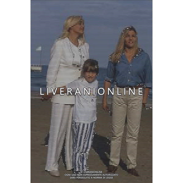 DIAP-Mara Venier, pseudonimo di Mara Povoleri, attrice e conduttrice televisiva italiana. - Retrospettiva nella foto con la sorella Roberta e la nipote nel 1995 a Venezia © Archivio / AGENZIA ALDO LIVERANI SAS