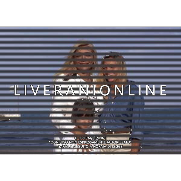 DIAP-Mara Venier, pseudonimo di Mara Povoleri, attrice e conduttrice televisiva italiana. - Retrospettiva nella foto con la sorella Roberta e la nipote nel 1995 a Venezia © Archivio / AGENZIA ALDO LIVERANI SAS