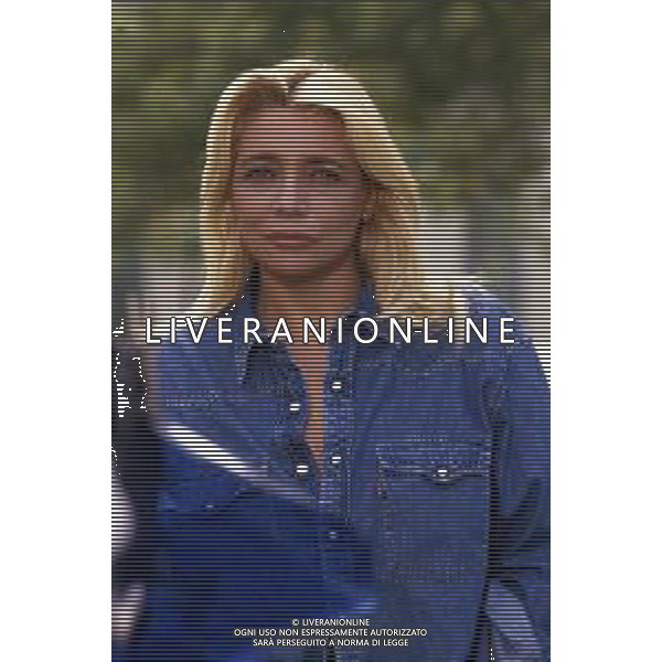 DIAP-RETROSPETTIVA MARA VENIER ATTIRCE E PRESENTATRICE TELEVISIVA NELLA FOTO MARA VENIER SUL SET DEL FILM “IL GOAL DEL MARTN PESCATORE “ AG ALDO LIVERANI SAS