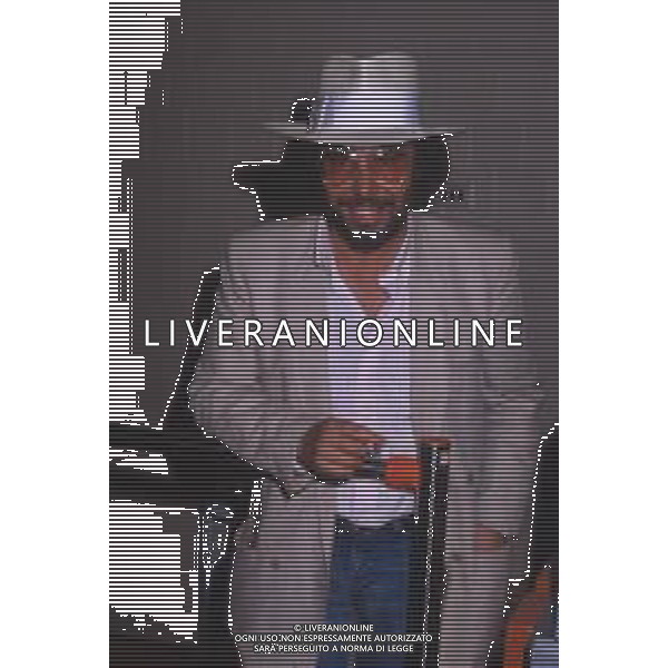 DIAP-RETROSPETTIVA ANTONELLO VENDITTI CANTANTE NELLA FOTO ANTONELLO VENDITTI A SAINT VINCENT ESTATE NELL\'ANNO 1983 AG ALDO LIVERANI SAS