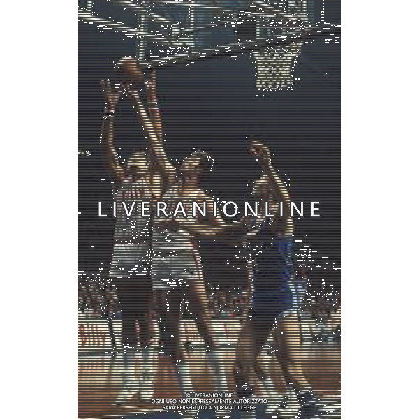 DIAP-RETROSPETTIVA JOHN GIANELLI BASKET NELLA FOTO JOHN GIANELLI CON LA MAGLIA DELLA BILLY MILANO BASKET AG ALDO LIVERANI SAS