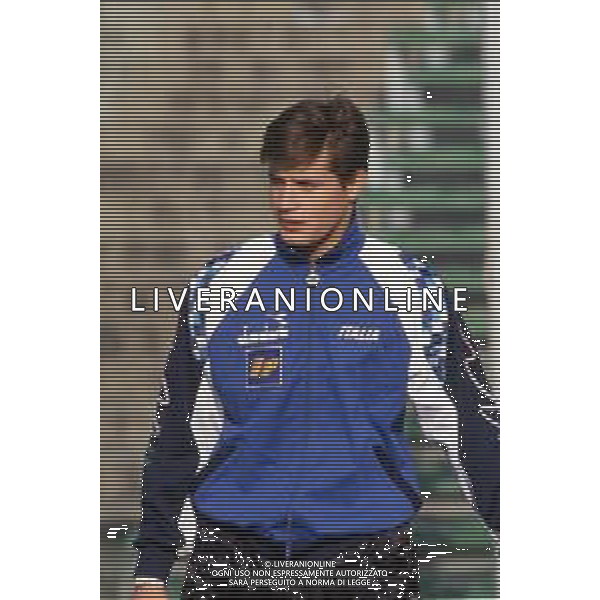 DIAP- RETROSPETTIVA CARLO CUDICINI CALCIATORE DI RUOLO PORTIERE NELLA FOTO CARLO CUDICINI CON LA MAGLIA DELLA NAZIONALE ITALIANA UNDER 21 NELL\'ANNO 1992-1993 AG ALDO LIVERANI SAS