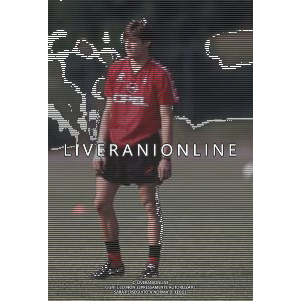 DIAP- RETROSPETTIVA CARLO CUDICINI CALCIATORE DI RUOLO PORTIERE NELLA FOTO CARLO CUDICINI CON LA MAGLIA DEL MILAN CALCIO NELL\'ANNO 1992-1993 DURANTE L’ALLENAMENTO AG ALDO LIVERANI SAS