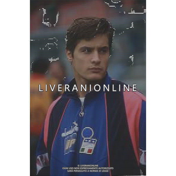 DIAP- RETROSPETTIVA CARLO CUDICINI CALCIATORE DI RUOLO PORTIERE NELLA FOTO CARLO CUDICINI CON LA MAGLIA DELLA NAZIONALE ITALIANA UNDER 21 NELL\'ANNO 1992-1993 AG ALDO LIVERANI SAS