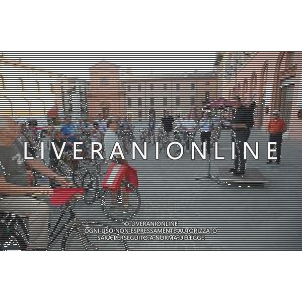 IMOLA 12 08 2025 FESTA DI SAN CASSIANO "PEDALATA PER LA PACE TRA I POPOLI,PASSEGGIATA PER LE FAMIGLIE CON BICICLETTA AL CIPPO DI SAN CASSIANO VIA VILLA CLELIA NELLA FOTO LA PREGHIERA PER LA PACE IN PIAZZA MATTEOTTI ©SANNA - AGENZIA ALDO LIVERANI SAS