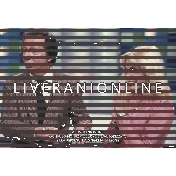 DIAP-RETROSPETTIVA MARIA GIOVANNA ELMI PRESENTATRICE TELEVISIVA NELLA FOTO MARIA GIOVANNA ELMI A MILANO NELL\'ANNO 1979 CON MIKE BONGIORNO AG ALDO LIVERANI SAS  