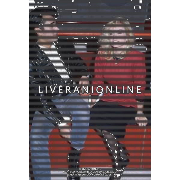DIAP-RETROSPETTIVA MARIA GIOVANNA ELMI PRESENTATRICE TELEVISIVA NELLA FOTO MARIA GIOVANNA ELMI A ROMA NELL\'ANNO 1987 CON SCIALPI FOTO EDGARDO DELLA SCORCIOSA-AG ALDO LIVERANI SAS