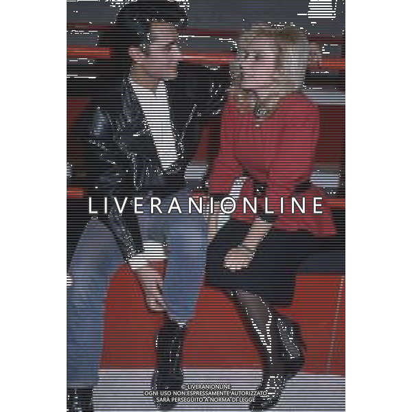 DIAP-RETROSPETTIVA MARIA GIOVANNA ELMI PRESENTATRICE TELEVISIVA NELLA FOTO MARIA GIOVANNA ELMI A ROMA NELL\'ANNO 1987 CON SCIALPI FOTO EDGARDO DELLA SCORCIOSA-AG ALDO LIVERANI SAS