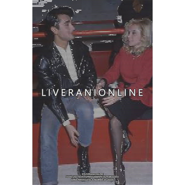 DIAP-RETROSPETTIVA MARIA GIOVANNA ELMI PRESENTATRICE TELEVISIVA NELLA FOTO MARIA GIOVANNA ELMI A ROMA NELL\'ANNO 1987 CON SCIALPI FOTO EDGARDO DELLA SCORCIOSA-AG ALDO LIVERANI SAS
