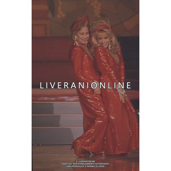DIAP-RETROSPETTIVA MARIA GIOVANNA ELMI PRESENTATRICE TELEVISIVA NELLA FOTO MARIA GIOVANNA ELMI A MILANO NELL\'ANNO 1990 NELLA TRASMISSIONE TELEVISIVA “SIMPATICISSIMA “ CON ROSANNA VAUDETTI AG ALDO LIVERANI SAS