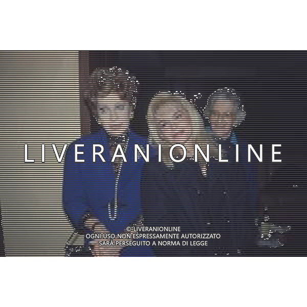 DIAP-RETROSPETTIVA MARIA GIOVANNA ELMI PRESENTATRICE TELEVISIVA NELLA FOTO MARIA GIOVANNA ELMI A MILANO NELL\'ANNO 1990 NELLA TRASMISSIONE TELEVISIVA “SIMPATICISSIMA “  AG ALDO LIVERANI SAS 
