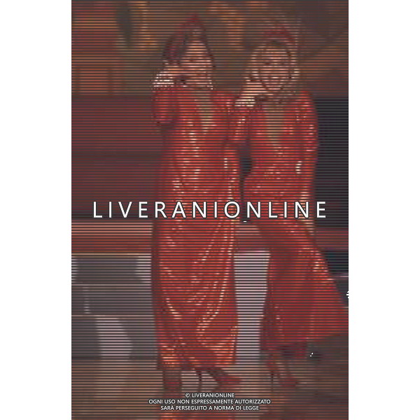 DIAP-RETROSPETTIVA MARIA GIOVANNA ELMI PRESENTATRICE TELEVISIVA NELLA FOTO MARIA GIOVANNA ELMI A MILANO NELL\'ANNO 1990 NELLA TRASMISSIONE TELEVISIVA “SIMPATICISSIMA “ CON ROSANNA VAUDETTI AG ALDO LIVERANI SAS 