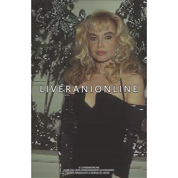 DIAP-RETROSPETTIVA MARIA GIOVANNA ELMI PRESENTATRICE TELEVISIVA NELLA FOTO MARIA GIOVANNA ELMI A MILANO NELL\'ANNO 1990 NELLA TRASMISSIONE TELEVISIVA “SIMPATICISSIMA “  AG ALDO LIVERANI SAS 