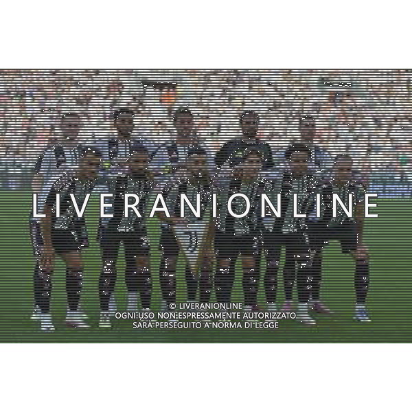 Torino 13.08.2025 Allianz Stadium @Manuela Viganti /Ag. Aldo Liverani sas 13.08.2025 Juventus vs Juventus Next Gen Amichevole Pre Campionato 2025/2026 Nella foto: la formazione della juventus da sx verso dx: teun koopmeiners, lloyd kelly, daniele rugani, carlo pinsoglio, dusan vlahovic, filip kostic, douglas luiz, nico gonzalez, fabio miretti, weston mckennie, federico gatti ©Viganti - AGENZIA ALDO LIVERANI SAS