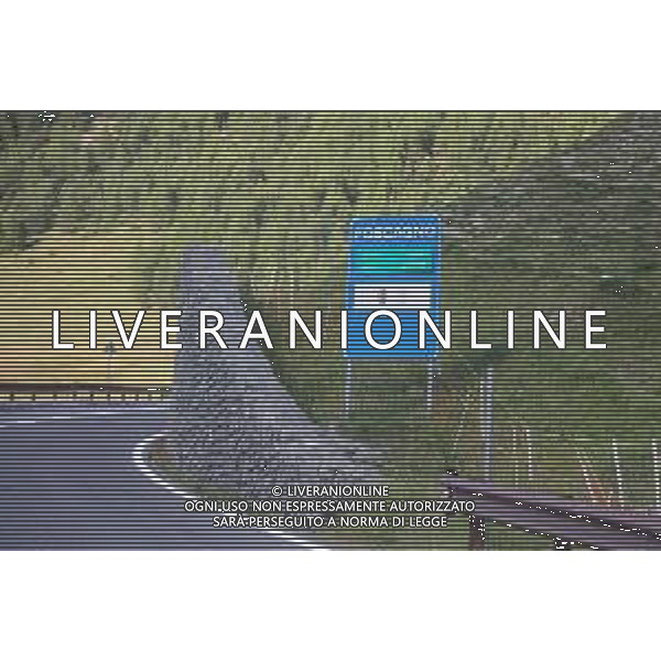 TVRCOR Agenzia delle Dogane Foscagno (SO) 12-08-2025 Cartello stradale apertura Passo del Foscagno, dogana in uscita da Livigno ©TVCOR Roberta Corradin - AGENZIA ALDO LIVERANI SAS
