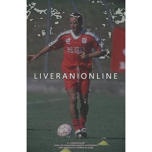 DIAP-RETROSPETTIVA PASQUALE LUISO CALCIATORE NELLA FOTO PASQUALE LUISO CON LA MAGLIA DEL VICENZA CALCIO AG ALDO LIVERANI SAS