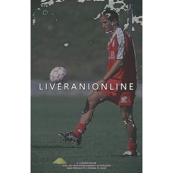 DIAP-RETROSPETTIVA PASQUALE LUISO CALCIATORE NELLA FOTO PASQUALE LUISO CON LA MAGLIA DEL VICENZA CALCIO AG ALDO LIVERANI SAS
