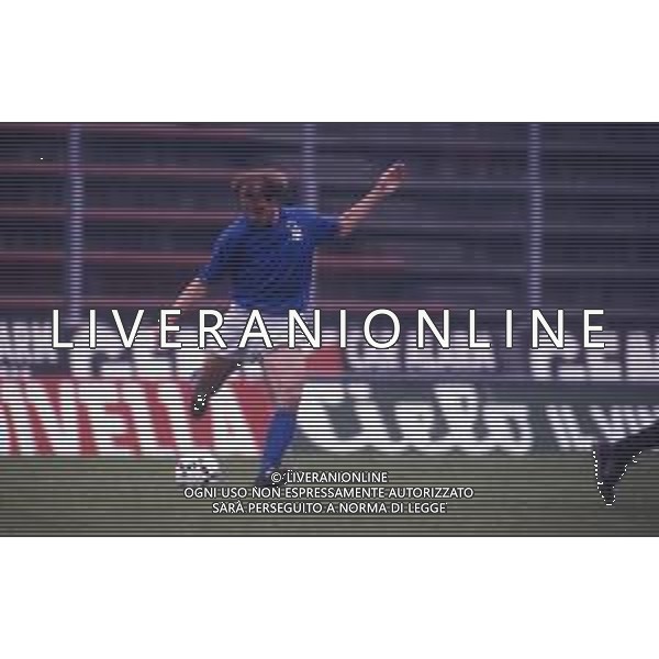 DIAP-RETROSPETTIVA MAURO BONOMI CALCIATORE NELLA FOTO MAURO BONOMI CON LA MAGLIA DELLA NAZIONALE ITALIANA UNDER 21 AG ALDO LIVERANI SAS