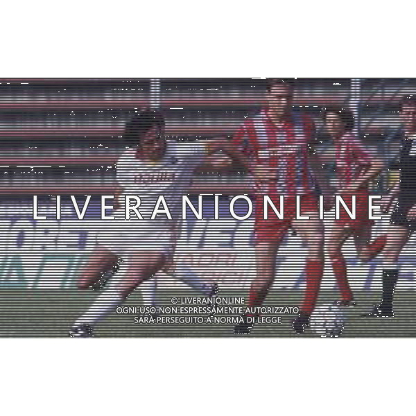 DIAP-RETROSPETTIVA DARIO MARCOLIN CALCIATORE NELLA FOTO DARIO MARCOLIN CON LA MAGLIA CREMONESE CALCIO E ANDREA CARNEVALE ROMA CALCIO AG ALDO LIVERANI SAS 