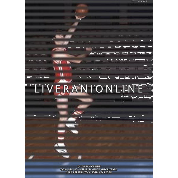 DIAP-RETROSPETTIVA JOHN GIANELLI BASKET NELLA FOTO JOHN GIANELLI CON LA MAGLIA DELLA BILLY MILANO BASKET NELL\'ANNO 1980 AG ALDO LIVERANI SAS