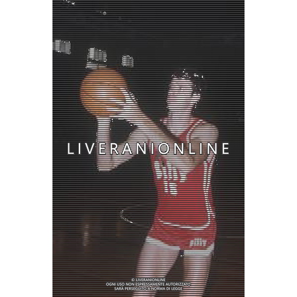 DIAP-RETROSPETTIVA JOHN GIANELLI BASKET NELLA FOTO JOHN GIANELLI CON LA MAGLIA DELLA BILLY MILANO BASKET NELL\'ANNO 1980 AG ALDO LIVERANI SAS