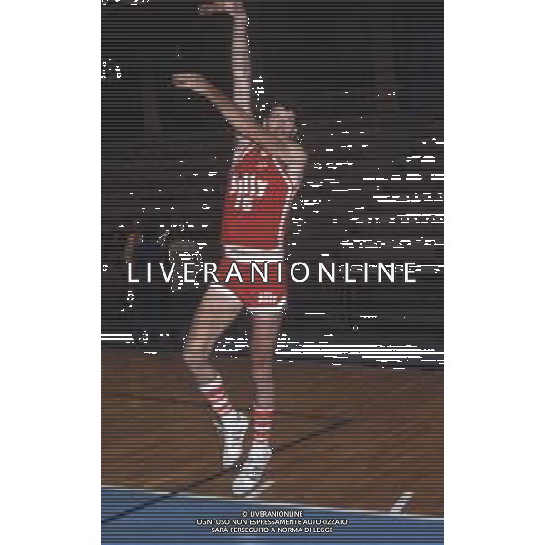 DIAP-RETROSPETTIVA JOHN GIANELLI BASKET NELLA FOTO JOHN GIANELLI CON LA MAGLIA DELLA BILLY MILANO BASKET NELL\'ANNO 1980 AG ALDO LIVERANI SAS
