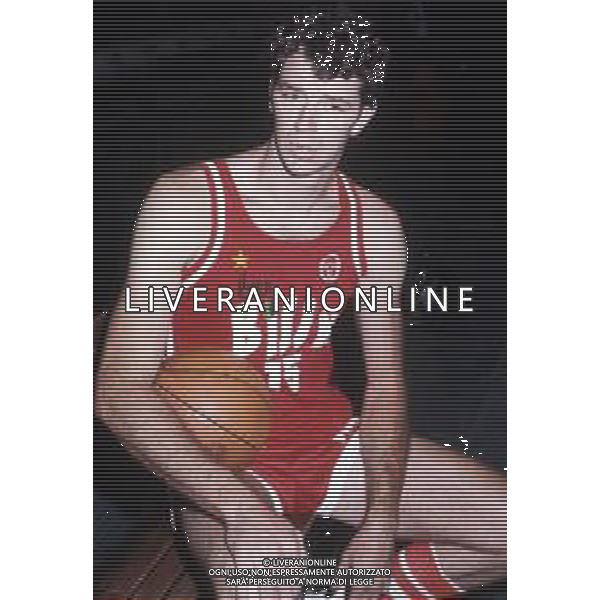 DIAP-RETROSPETTIVA JOHN GIANELLI BASKET NELLA FOTO JOHN GIANELLI CON LA MAGLIA DELLA BILLY MILANO BASKET NELL\'ANNO 1980 AG ALDO LIVERANI SAS