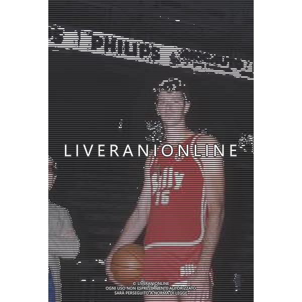 DIAP-RETROSPETTIVA JOHN GIANELLI BASKET NELLA FOTO JOHN GIANELLI CON LA MAGLIA DELLA BILLY MILANO BASKET NELL\'ANNO 1980 AG ALDO LIVERANI SAS