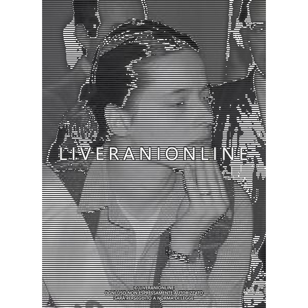NEG-RETROSPETTIVA ISABELLA ROSSELLINI ATTRICE NELLA FOTO ISABELLA ROSSELLINI A MILANO MADRINA DELLA GARA PODISTICA “STRAMILANO “NELL\'ANNO 1981 AG ALDO LIVERANI SAS 