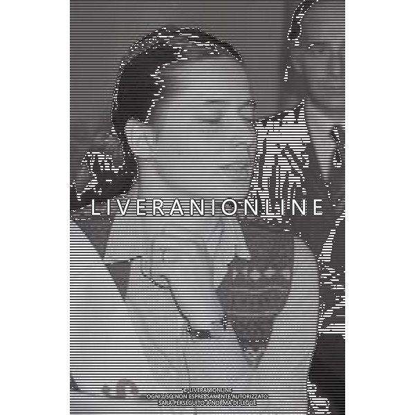 NEG-RETROSPETTIVA ISABELLA ROSSELLINI ATTRICE NELLA FOTO ISABELLA ROSSELLINI A MILANO MADRINA DELLA GARA PODISTICA “STRAMILANO “NELL\'ANNO 1981 AG ALDO LIVERANI SAS 