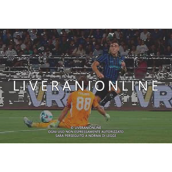 TVEM August 16, 2025 Bari, Italy - FC Inter vs Olympiacos FC - friendly match - San Nicola Stadium. In the pic: Lautaro Martínez of FC Inter in action against TZOLAKIS KOSTANTINOS of Olympiakos FC ©TVEM Emmanuele Mastrodonato - AGENZIA ALDO LIVERANI SAS