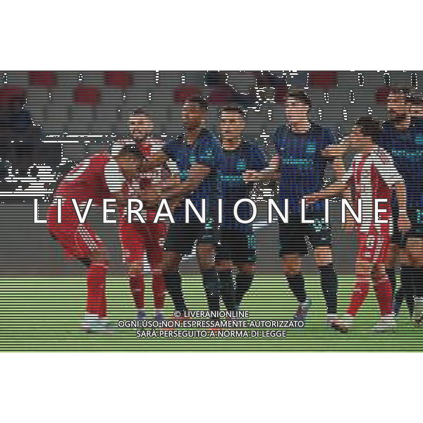 TVEM August 16, 2025 Bari, Italy - FC Inter vs Olympiacos FC - friendly match - San Nicola Stadium. In the pic: Bruno Onyemaechi of Olympiakos FC and Denzel Dumfries of FC Inter react ©TVEM Emmanuele Mastrodonato - AGENZIA ALDO LIVERANI SAS