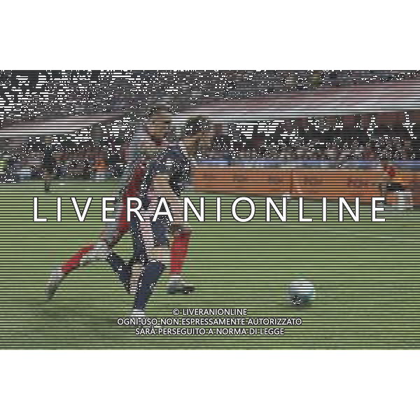 Joel Pohjanpalo of Palermo FC battle for the ball with Juri Vandeputte of US Cremonese during US Cremonese vs Palermo FC, 32° leg of Coppa Italia Frecciarossa 2025-26 game at Giovanni Zini stadium in Cremona (CR), Italy, on Agust 16, 2025. (Photo by Davide Casentini)- AGENZIA ALDO LIVERANI SAS