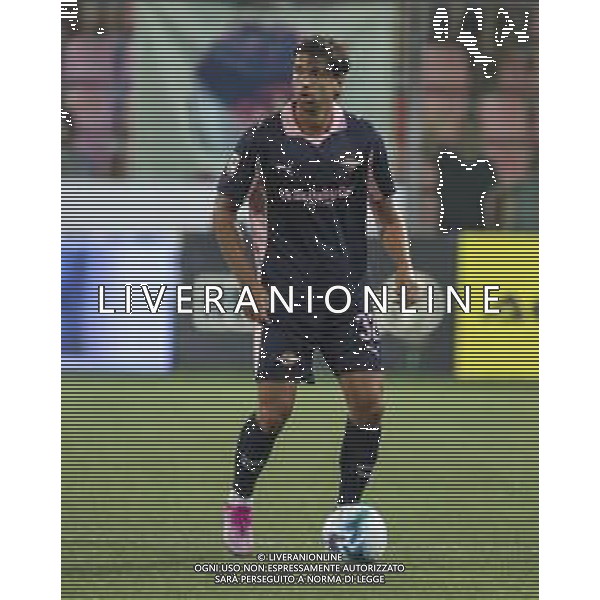Pietro Ceccaroni of Palermo FC play the ball during US Cremonese vs Palermo FC, 32° leg of Coppa Italia Frecciarossa 2025-26 game at Giovanni Zini stadium in Cremona (CR), Italy, on Agust 16, 2025. (Photo by Davide Casentini)- AGENZIA ALDO LIVERANI SAS