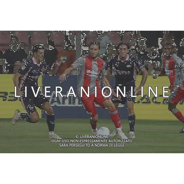 Franco Vazquez of US Cremonese battle for the ball with Filippo Ranocchia of Palermo FC during US Cremonese vs Palermo FC, 32° leg of Coppa Italia Frecciarossa 2025-26 game at Giovanni Zini stadium in Cremona (CR), Italy, on Agust 16, 2025. (Photo by Davide Casentini)- AGENZIA ALDO LIVERANI SAS