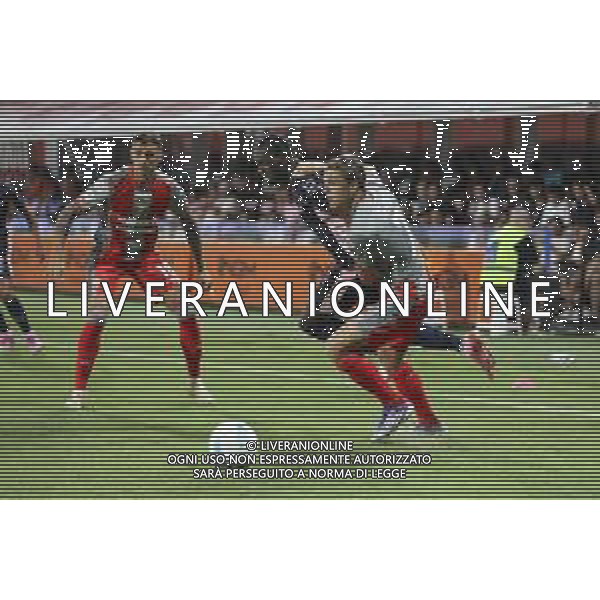 Emmanuel Gyasi of Palermo FC battle for the ball with Alessio Zerbin of US Cremonese during US Cremonese vs Palermo FC, 32° leg of Coppa Italia Frecciarossa 2025-26 game at Giovanni Zini stadium in Cremona (CR), Italy, on Agust 16, 2025. (Photo by Davide Casentini)- AGENZIA ALDO LIVERANI SAS