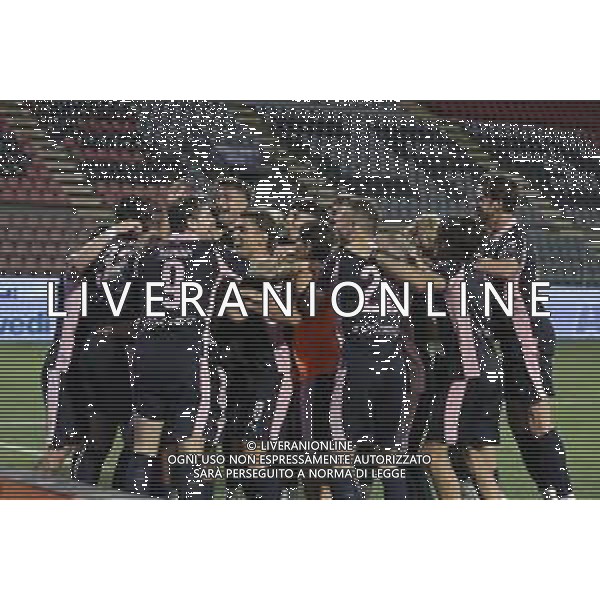 Palermo FC players celebrate the victory at the end of US Cremonese vs Palermo FC, 32° leg of Coppa Italia Frecciarossa 2025-26 game at Giovanni Zini stadium in Cremona (CR), Italy, on Agust 16, 2025. (Photo by Davide Casentini)- AGENZIA ALDO LIVERANI SAS