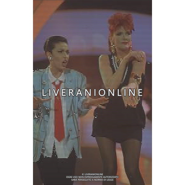 DIAP-RETROSPETTIVA DONATELLA RETTORE CANTANTE NELLA FOTO DONATELLA RETTORE CON GIUNI RUSSO A SAINT VINCENT NELL\'ANNO 1987 AG ALDO LIVERANI SAS