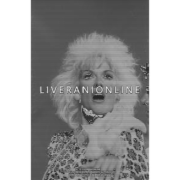 NEG-RETROSPETTIVA DONATELLA RETTORE CANTANTE NELLA FOTO DONATELLA RETTORE A SAINT VINCENT ESTATE NELL\'ANNO 1985 AG ALDO LIVERANI SAS