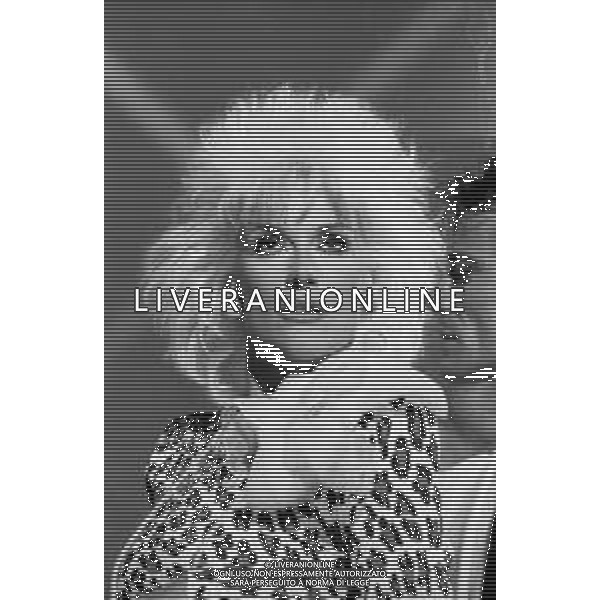 NEG-RETROSPETTIVA DONATELLA RETTORE CANTANTE NELLA FOTO DONATELLA RETTORE A SAINT VINCENT ESTATE NELL\'ANNO 1985 AG ALDO LIVERANI SAS